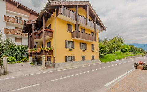 Federica: Window, Facade, House, Residential Area, Neighbourhood, Architecture, Home, Door, Human Settlement, Balcony
