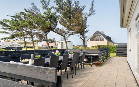 Filine - 100M from the Sea: Sky, Roof, Home, Architecture, Residential Area, House, Land Lot, Cottage, Estate, Shade