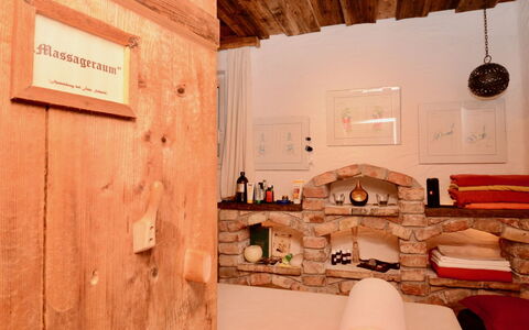Hopfgarten im Brixental 696: Furniture, Interior Design, Wood, Bedroom, Room, Lighting, Flooring, Floor, Ceiling, Bed