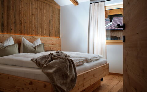 Kaiserchalet: Wood, Bedroom, Hardwood, Bedding, Plank, Wood Stain, Bed, Bed Sheet, Linens, Bed Frame