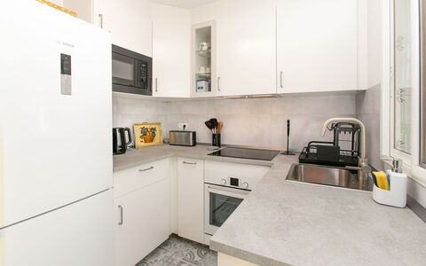 La Mar Serena: Countertop, Kitchen, Kitchen Appliance, Furniture, Cabinetry, Flooring, Major Appliance, Interior Design, Wood, Floor