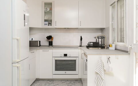 La Mar Serena: Kitchen Appliance, Kitchen, Countertop, Cabinetry, Furniture, Major Appliance, Flooring, Interior Design, Home Appliance, Wood