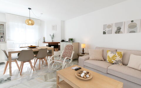 La Mar Serena: Furniture, Interior Design, Flooring, Floor, Wood, Couch, Living Room, Table, Room, Wood Flooring
