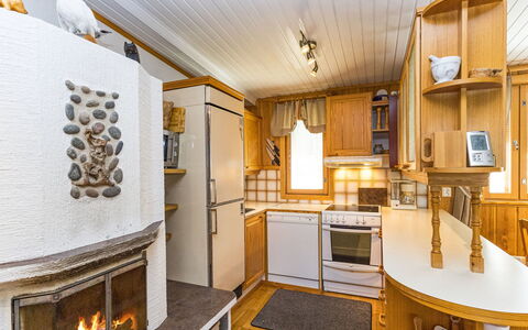 Hakojärventie 3B: Wood, Kitchen, Countertop, Cottage, Cabinetry, Wood Stain, Major Appliance, Log Cabin, Winter, Hardwood