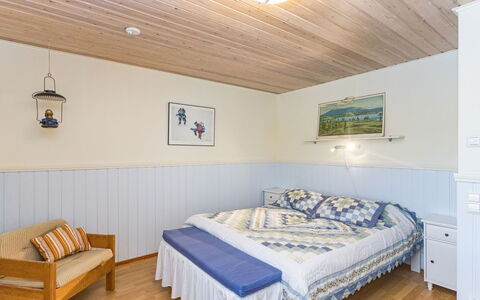 Hakojärventie 3B: Interior Design, Wood, Furniture, Flooring, Bedroom, Floor, Ceiling, Bed, Room, Bed Sheet
