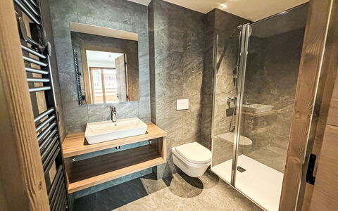 Le Caprice Blanc: Flooring, Interior Design, Floor, Wood, Plumbing Fixture, Bathroom, Plumbing, Tap, Room, Ceiling