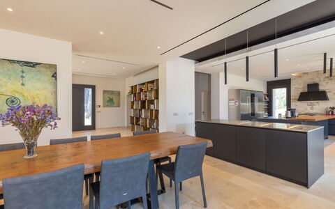 San Giuseppe: Furniture, Interior Design, Flooring, Floor, Wall, Wood, Kitchen & Dining Room Table, Ceiling, Table, Dining Room