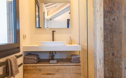 San Giuseppe: Flooring, Wall, Plumbing Fixture, Mirror, Interior Design, Bathroom Sink, Wood, Bathroom, Sink, Floor