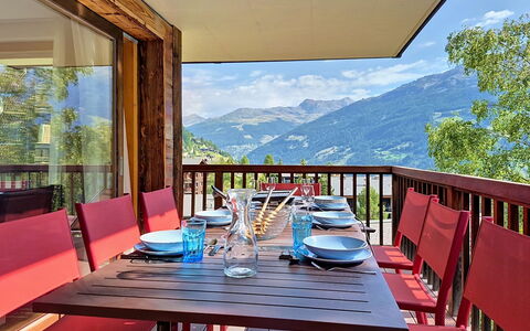 Les Rahâs A5: Furniture, Chair, Table, Interior Design, Kitchen & Dining Room Table, Porch, Mountain Range, Eco Hotel, Hardwood, Wood Stain