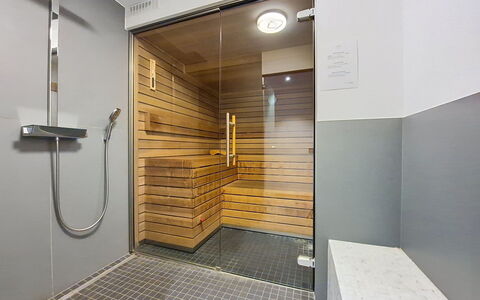 Grimentz 630: Flooring, Floor, Interior Design, Plumbing Fixture, Ceiling, Plumbing, Tile, Bathroom, Shower, Glass