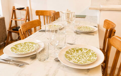 Petite Normandie: Tableware, Furniture, Table, Serveware, Tablecloth, Dishware, Food, Plate, Chair, Dining Room