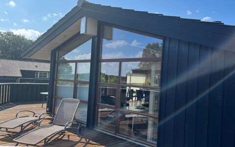 Thrine - 150M from the Sea: Wood, Composite Material, Siding, Hardwood, Shade, Plank, Deck, Natural Material, Garden Buildings, Wood Stain