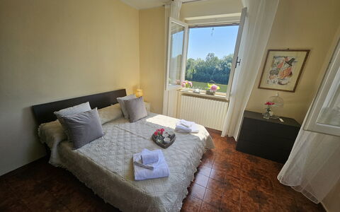 Alla Terrazza sul Fiume: Bed, Furniture, Bedroom, Wood, Flooring, Floor, Interior Design, Bed Sheet, Bedding, Linens