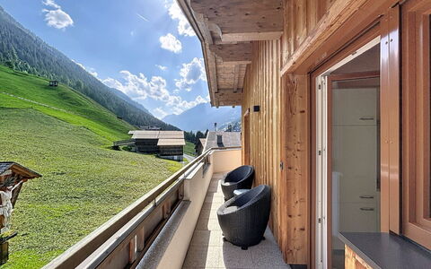 Alpenblick: Wood, Home, Ceiling, Apartment, Wood Stain, Hardwood, Balcony, Lumber, Plank, Daylighting