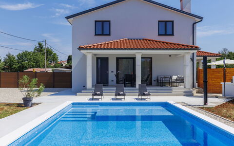 Eroa: Swimming Pool, House, Home, Residential Area, Roof, Composite Material, Estate, Design, Balcony, Villa