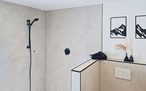 Alpenchalet Gundolf: Wall, Plumbing Fixture, Flooring, Floor, Bathroom, Plumbing, Tile, Shower Head, Tap, Shower Panel
