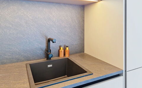 Alpenchalet Gundolf: Countertop, Kitchen, Flooring, Plumbing Fixture, Cabinetry, Tap, Kitchen Sink, Sink, Home Appliance, Kitchen Appliance