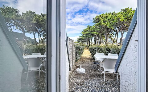 Sud Océan: Furniture, Interior Design, Chair, Flooring, Table, Resort, Floor, Ceiling, Room, Eco Hotel