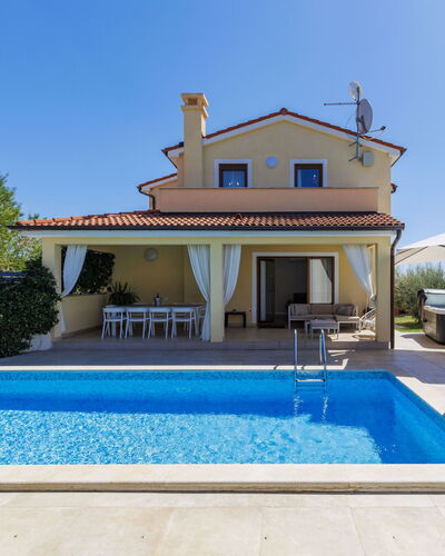 Matis: Furniture, Interior Design, Chair, Flooring, Table, Resort, Floor, Ceiling, Room, Eco Hotel