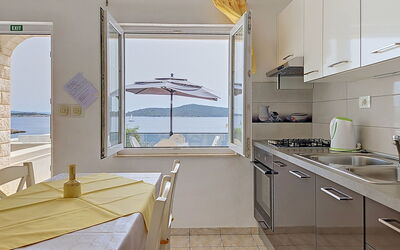 Accommodation:&nbsp;By the Sea 106.1