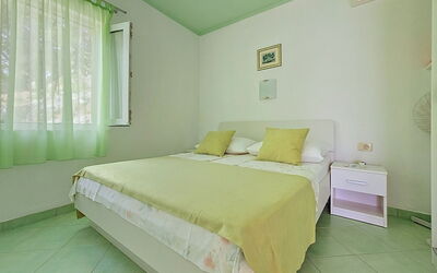 Accommodation:&nbsp;By the Sea 106.2