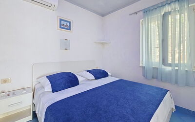 Accommodation:&nbsp;By the Sea 106.1