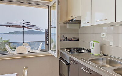 Accommodation:&nbsp;By the Sea 106.1