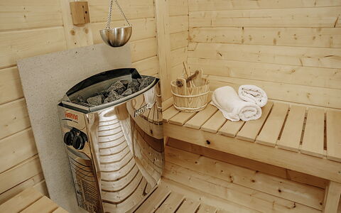 Zirbenhütte: Swimming Pool, Farmhouse, Estate, Villa, Resort, Hacienda, Eco Hotel, Backyard
