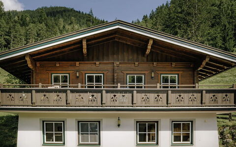 Chalet Amadé: Swimming Pool, Farmhouse, Estate, Villa, Resort, Hacienda, Eco Hotel, Backyard