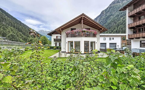 Jana: Swimming Pool, Farmhouse, Estate, Villa, Resort, Hacienda, Eco Hotel, Backyard
