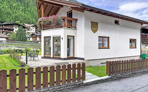 Chalet Jana: Swimming Pool, Farmhouse, Estate, Villa, Resort, Hacienda, Eco Hotel, Backyard