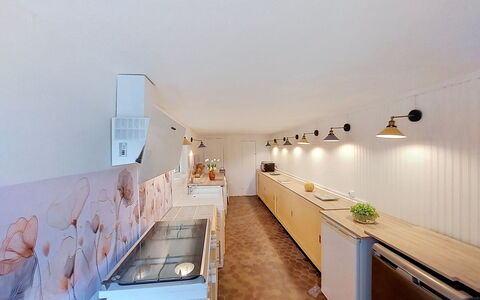 Coin Nature 2: Interior Design, Wall, Flooring, Ceiling, Floor, Lighting, Light Fixture, Countertop, Kitchen, Room