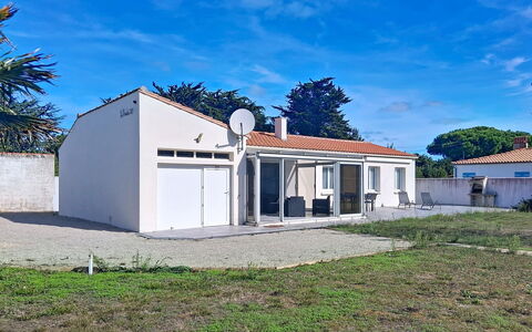 L'Océan: Swimming Pool, Farmhouse, Estate, Villa, Resort, Hacienda, Eco Hotel, Backyard