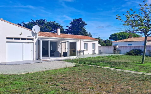 L'Océan: Swimming Pool, Farmhouse, Estate, Villa, Resort, Hacienda, Eco Hotel, Backyard