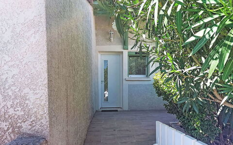 Plein Soleil: Swimming Pool, Farmhouse, Estate, Villa, Resort, Hacienda, Eco Hotel, Backyard