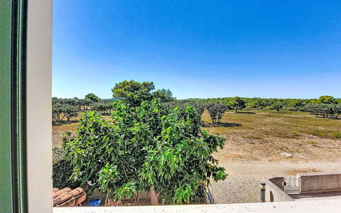 Plein Soleil: Swimming Pool, Farmhouse, Estate, Villa, Resort, Hacienda, Eco Hotel, Backyard