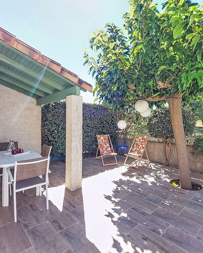 Plein Soleil: Swimming Pool, Farmhouse, Estate, Villa, Resort, Hacienda, Eco Hotel, Backyard