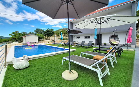Mara: Swimming Pool, Farmhouse, Estate, Villa, Resort, Hacienda, Eco Hotel, Backyard