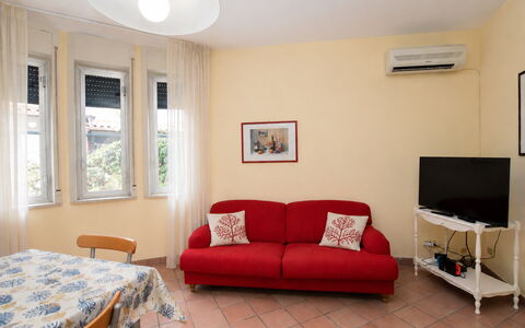 Villa Sandra: Furniture, Interior Design, Flooring, Floor, Room, Couch, Apartment, Living Room, Picture Frame, Home
