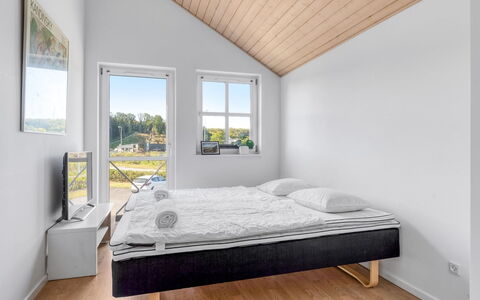 Alli - 100M from the Sea: Wood, Bedroom, Flooring, Floor, Bed, Interior Design, Bed Frame, Wood Flooring, Bedding, Room