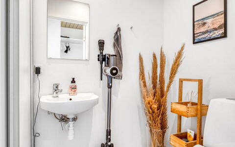 Alli - 100M from the Sea: Toilet Seat, Plumbing Fixture, Wall, Bathroom, Toilet, Interior Design, Flooring, Floor, Sink, Plumbing