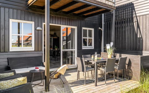 Alli - 100M from the Sea: Wood, Porch, Door, Deck, Siding, Home, Composite Material, Hardwood, Wood Stain, Plank