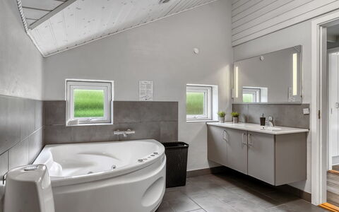 Nandolf - 200M to the Fjord: Plumbing Fixture, Flooring, Interior Design, Ceiling, Floor, Sink, Bathroom, Tap, Plumbing, Home