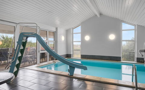 Nandolf - 200M to the Fjord: Flooring, Floor, Swimming Pool, Ceiling, Resort, Design, Hotel, Tile, Eco Hotel, Leisure Centre