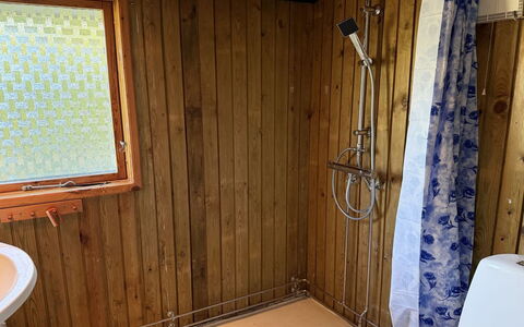 Grith - 740M to the Fjord: Wood, Flooring, Floor, Plumbing Fixture, Bathroom, Interior Design, Plumbing, Room, Wood Stain, Toilet Seat