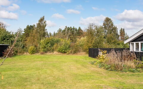 Grith - 740M to the Fjord: Sky, Grass, Shrub, Grassland, Land Lot, Landscape, Rural Area, Plain, Cottage