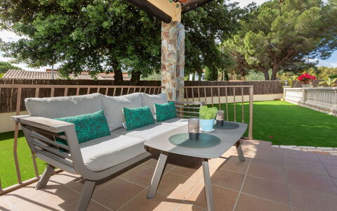 Marsa: Vegetation, Shrub, Spring, Cottage, Garden, Shade, Backyard, Yard, Chair