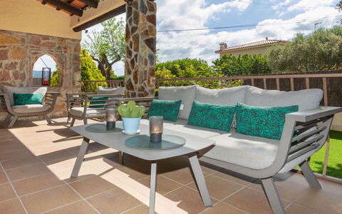 Marsa: Vegetation, Shrub, Spring, Cottage, Garden, Shade, Backyard, Yard, Chair