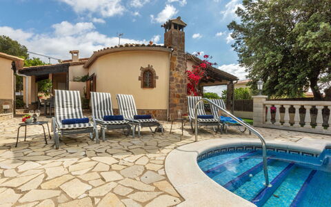 Marsa: Vegetation, Shrub, Spring, Cottage, Garden, Shade, Backyard, Yard, Chair