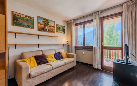 Nido del Brenta: Wood, Interior Design, Ceiling, Room, Flooring, Floor, Furniture, Apartment, Wood Flooring, Picture Frame